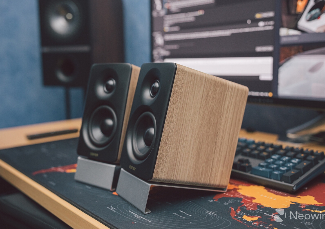 Edifier M60 Tabletop Wired & Portable Bluetooth Speaker: The Complete Guide 5 Edifier M60 Oak Sideways