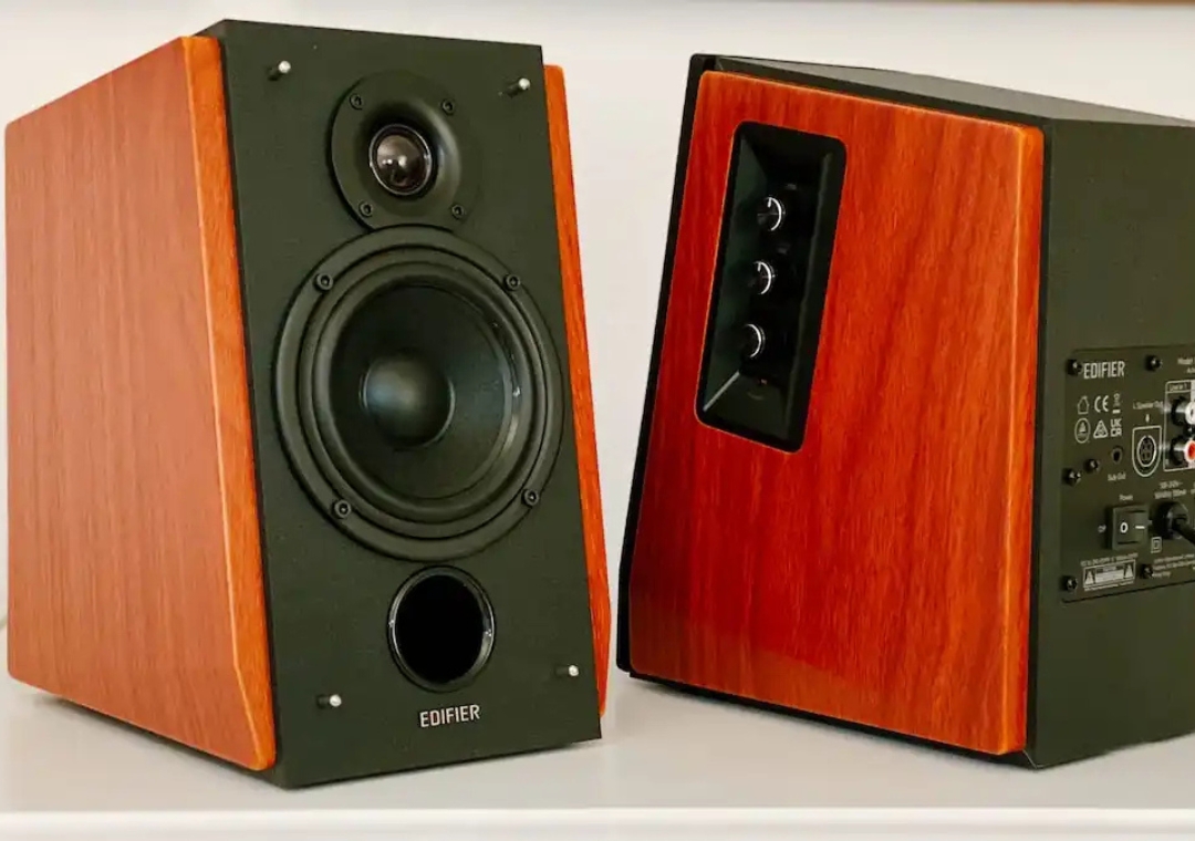 Edifier R1700BTs Active Bookshelf / Multimedia Speaker: The Complete Guide 1 Edifier R1700BTs Active Bookshelf Side