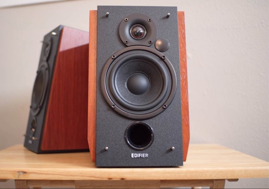 Edifier R1700BTs Active Bookshelf / Multimedia Speaker: The Complete Guide 2 Edifier R1700BTs Active Bookshelf Front