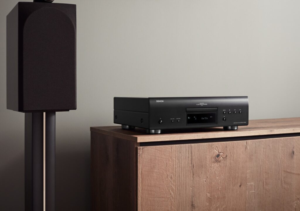Denon DCD-1700NE SACD Player: The Missing Piece in a Premium Hi-Fi System 2 Denon DCD-1700NE SACD Player side