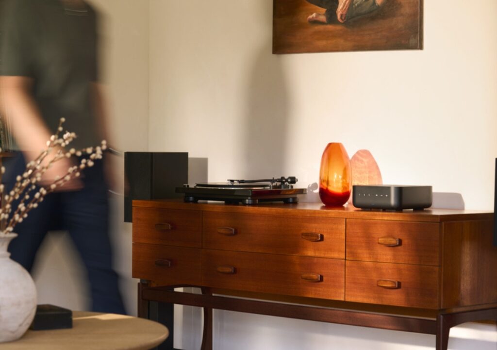 Buying Your First Turntable? Here's Why the Denon DP400 is the right choice 1 Denon DP400 Lifestyle